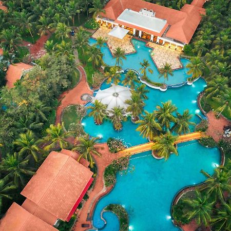 Radisson Blu Resort Temple Bay Mamallapuram Bagian luar foto Aerial view of the pool at the Hard Rock Hotel