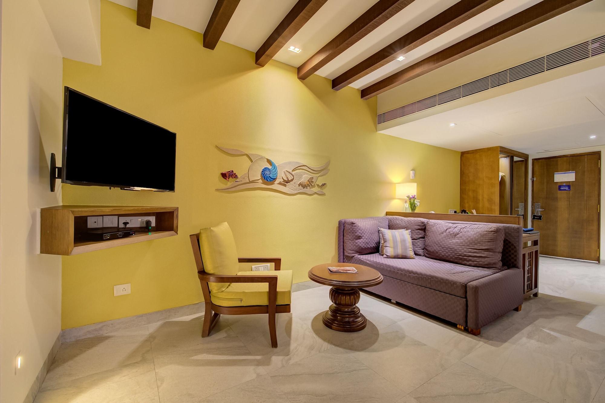 Radisson Blu Resort Temple Bay Mamallapuram Bagian luar foto Living room of a suite at the Park, Hyderabad