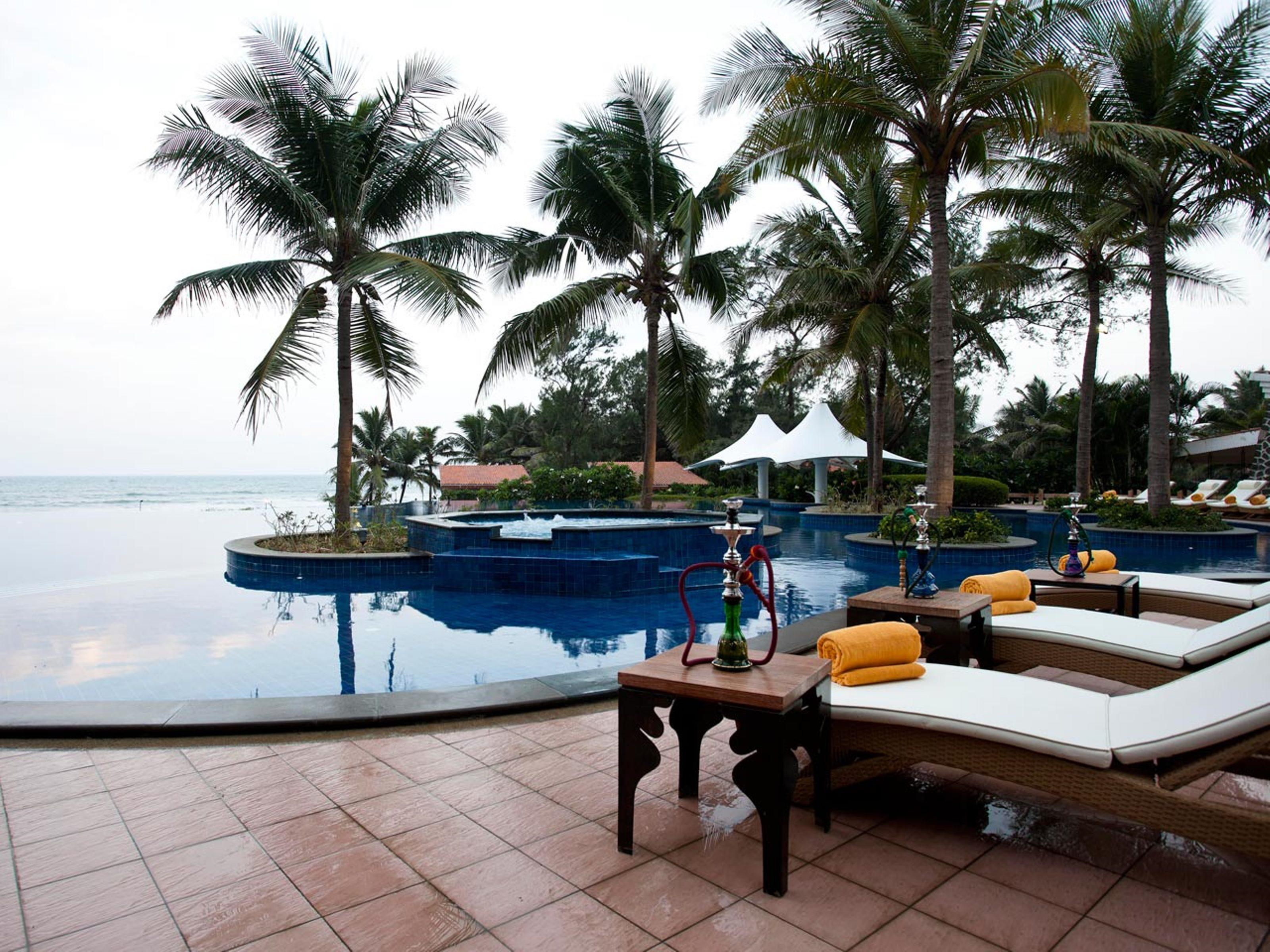 Radisson Blu Resort Temple Bay Mamallapuram Bagian luar foto Pool at the Intercontinental Hotel, Changi
