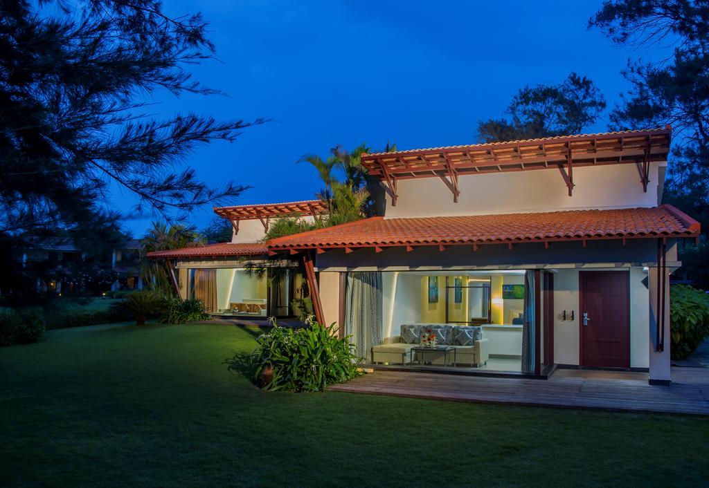 Radisson Blu Resort Temple Bay Mamallapuram Bagian luar foto Villa in the community