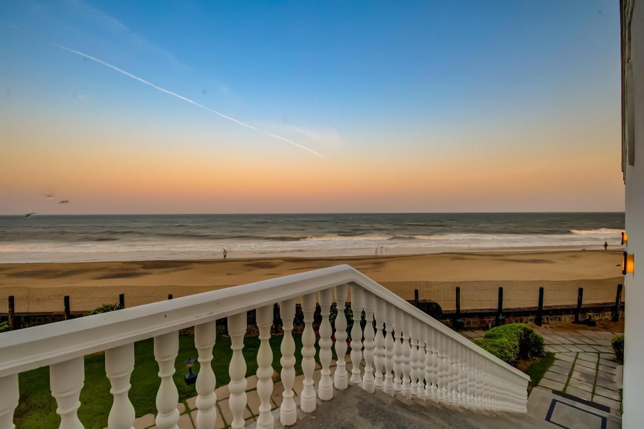 Radisson Blu Resort Temple Bay Mamallapuram Bagian luar foto View of the beach from the hotel